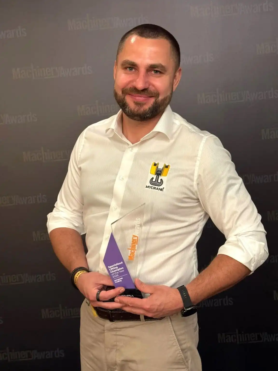 MYCRANE-Founder-and-CEO-Andrei-Geikalo-receiving-the-Specialised-Lifting-Champion-of-the-Year-award
